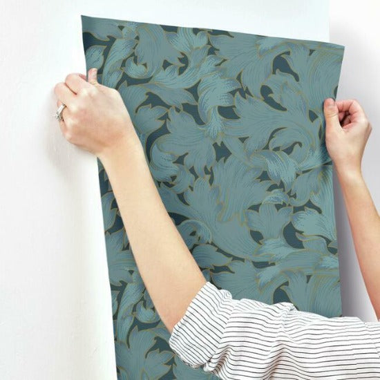 Acanthus Toss Wallpaper