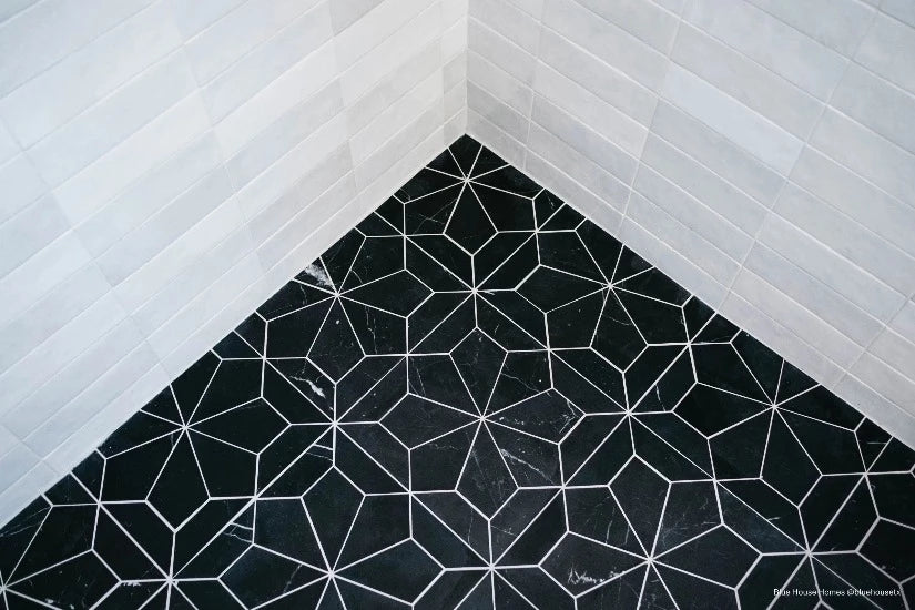 Star Honed Marble Mosaic Tile in Marquina