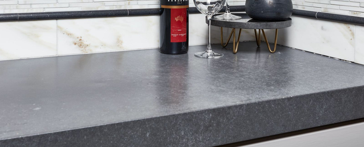 Notte Quartz Slab 125″ x 60″ 122-801