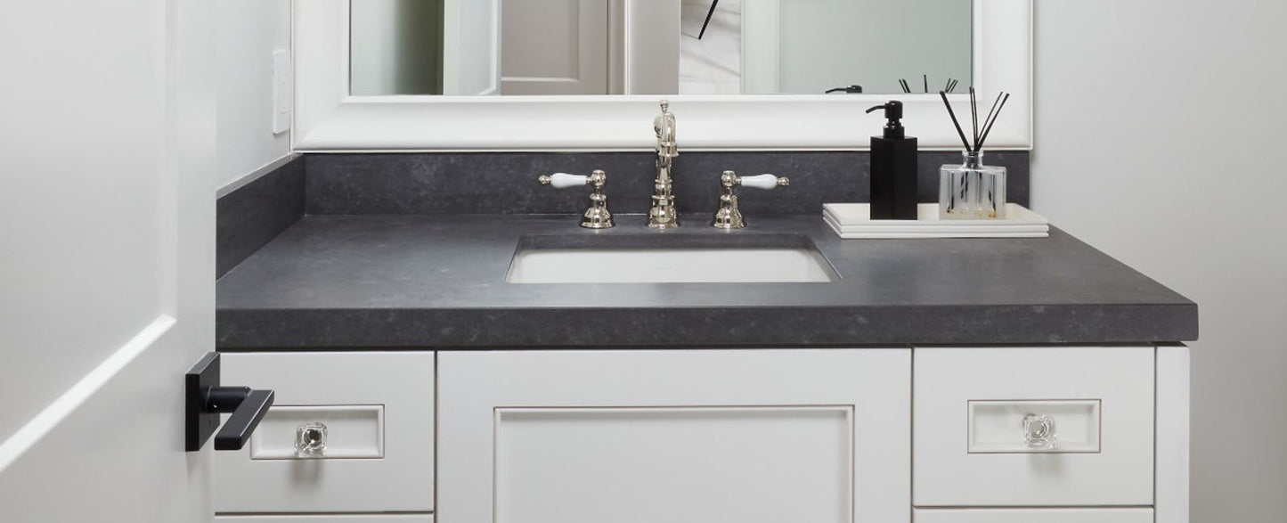 Notte Quartz Slab 125″ x 60″ 122-801