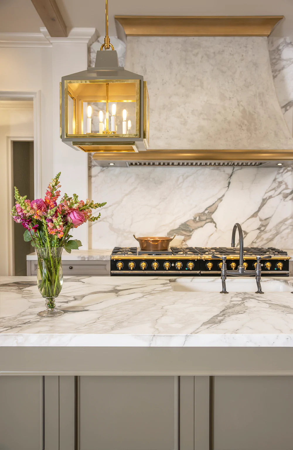 Artistic Tile Extra Calacatta Vagli Extra Marble Slab 3/4"