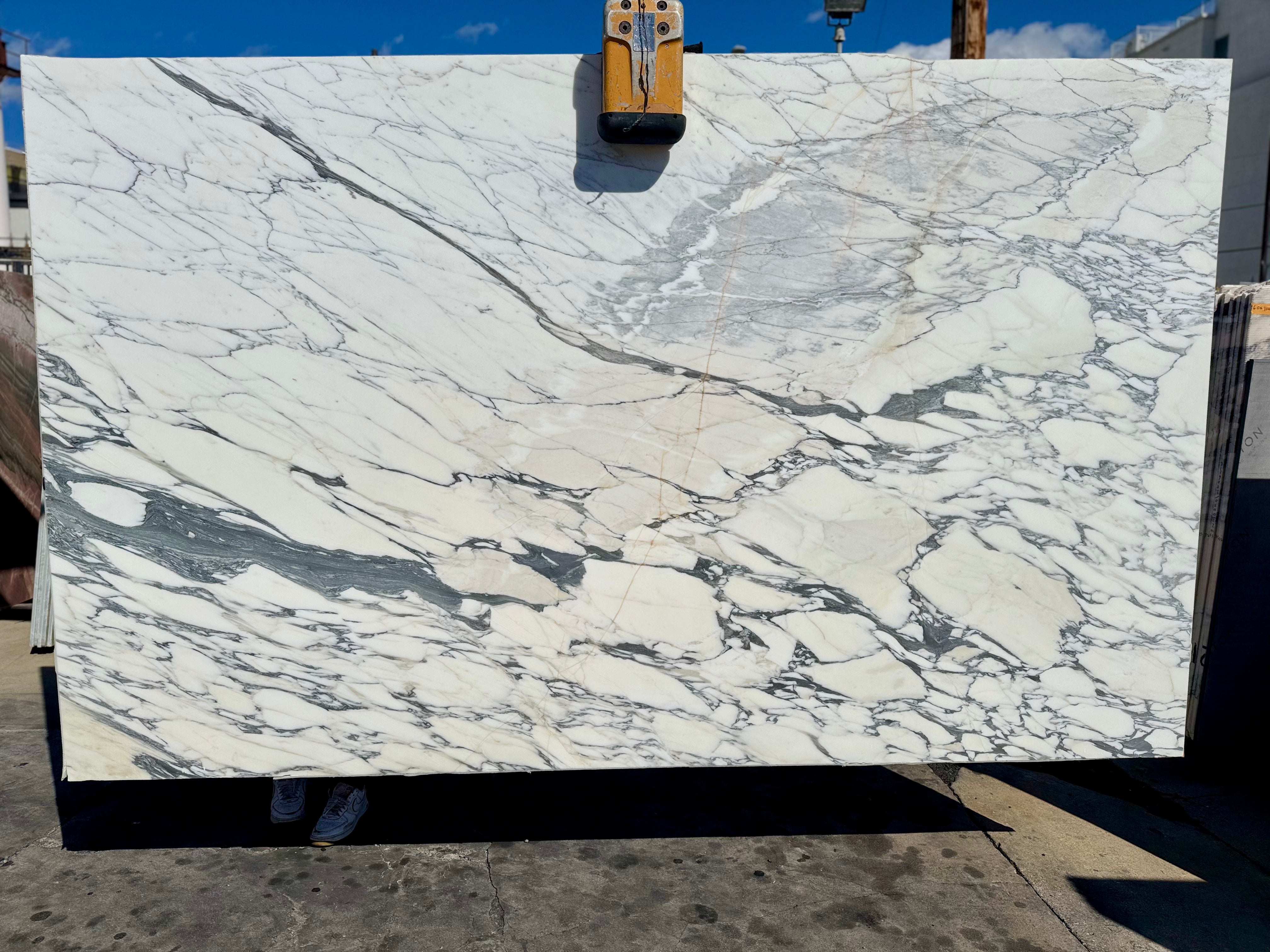 Discover the Finest Marble Slabs – Top Quality, Rare Colors, Unbeatable Selection